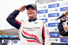 ‘21세’ 이찬준, 슈퍼 6000 최연소 챔프...CJ대한통운 슈퍼레이스 시즌 마무리