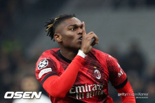 이강인 부상염려→교체출전→골대강타 PSG, 슈크리니아르 선제골에서 AC 밀란에 1-2 역전패... 지루에 결승골 허용 UCL 패배