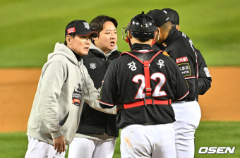 ‘미쳤다. 대역전 드라마’ 선발 최원태 1아웃 강판→환상의 불펜데이→8회 박동원 역전 투런 홈런→고우석 1점차 세이브. LG 21년 만에 KS...