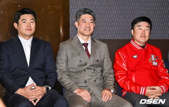 [사진]미소 짓는 SSG 제9대 이숭용 감독