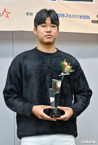 [사진]오산고 강주혁,'퓨처스 스타대상 스타상 수상'