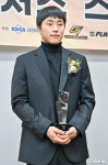 [사진]SSG 신인 박지환,'퓨처스 스타대상 스타상 수상'