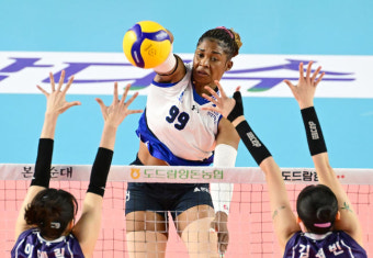 '모마 32점 폭발' 현대건설, 도로공사에 3-1 역전승하며 4연승…1위 흥국생명 추격