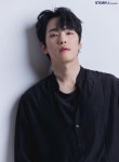 김정현, 프로필을 화보로 만들어 버리는 진한 남성미