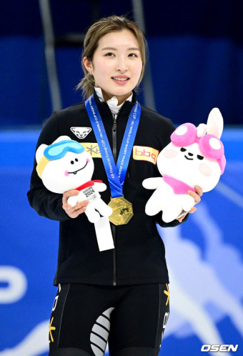 [사진]쇼트트랙 김길리, '월드컵 1500m 금메달 미소'