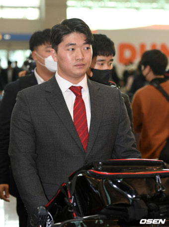 고우석 SD 계약, 이런 것까지…마무리 특별 보너스, 최대 940만 달러, 내년 마이너 거부권까지 포함