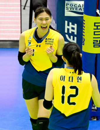 ‘양효진&모마 맹폭’ 현대건설, 5세트 듀스 끝 GS칼텍스 제압…흥국생명과 다시 5점 차, 4연승 선두 독주! [수원 리뷰]