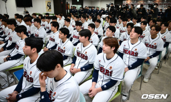 [사진]시무식 겸 창단 기념일 행사 참석한 두산 선수단