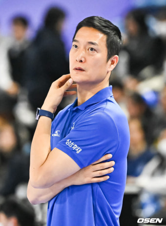 '풀세트 승리' 삼성화재 4연패 탈출, 김상우 감독 