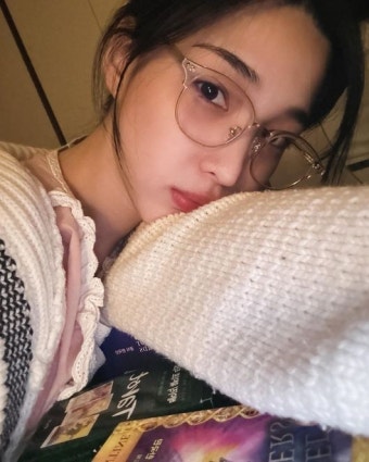 율희, ‘이혼·양육권 포기’ 후 타로에 빠진 근황 “오랜만에 생긴 취미라 너무 소중”