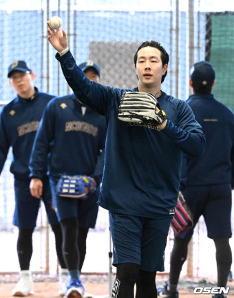 NC 다이노스 박건우, 창원공고 볼보이 학생들과 깜짝 합동 훈련 진행해 훈훈한 분위기 속으로