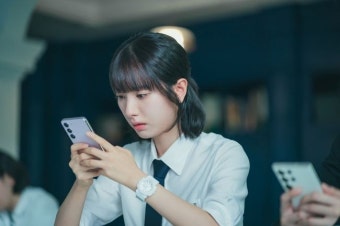 전학 오자마자 '합법적 왕따' 된 김지연, 시작된 '피라미드 게임'