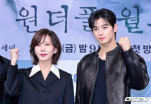 [사진]김남주-차은우, 원더풀 월드 파이팅