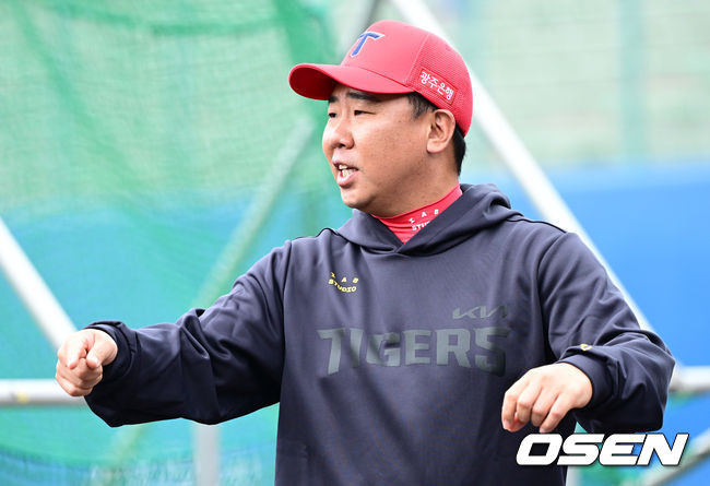 KIA 이범호 감독, 긍정적 리더십 발휘 중! 오늘 경기에서 힘내는 선수들을 격려 중!