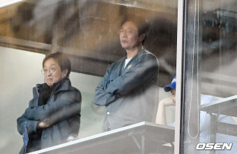 [사진]황선홍 임시 감독,'FC서울-인천 경기 보러왔어요'