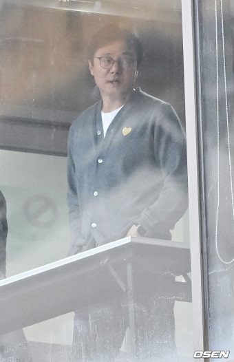 [사진]FC서울 홈경기 찾은 황선홍 A대표팀 임시 감독