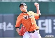 김기중네 | [사진] 역투하는 김기중