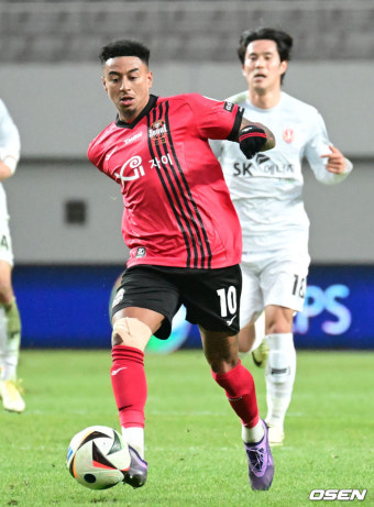 [사진]FC서울 린가드, '찔러주는 패스'