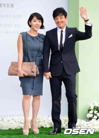 [단독] 파경설→부인→이혼 조정 인정..이범수·이윤진, 14년 결혼생활 정리 (종합)