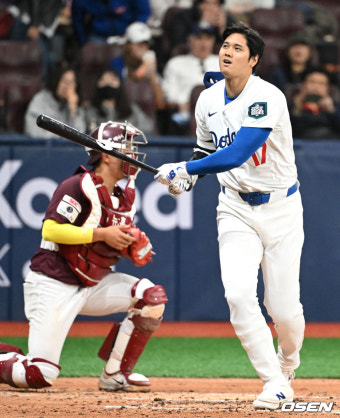 [사진]오타니,'후라도에 헛스윙 삼진'