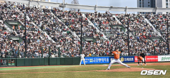 [사진] 3루 가득 메운 사직 구름 관중, 류현진 보자