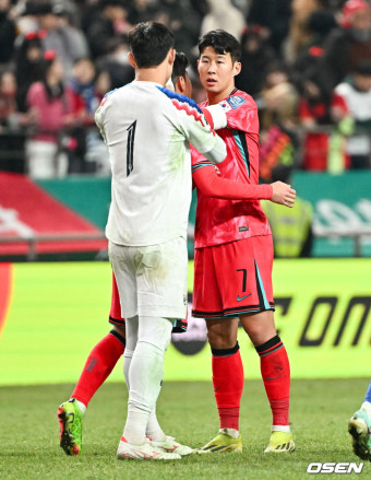 [사진]손흥민,'이강인과 포옹'
