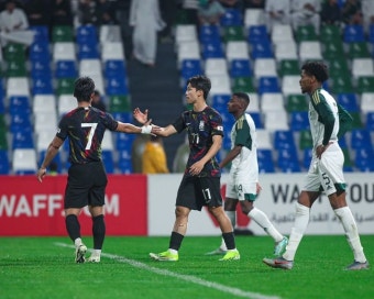 '황선홍 부재중' 올림픽 대표팀, 사우디 1-0 잡고 결승 진출...엄지성·배준호 결승골 합작