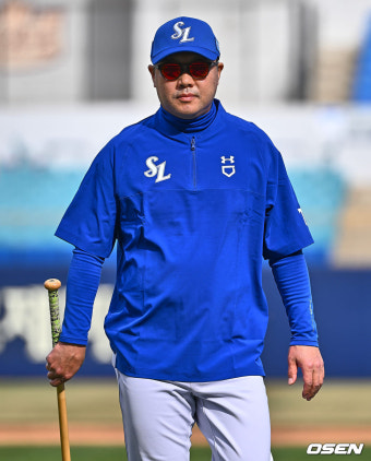 [사진] 훈련 지켜보는 박진만 감독