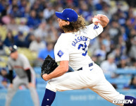 [사진]역투하는 LA 다저스 선발 글래스나우