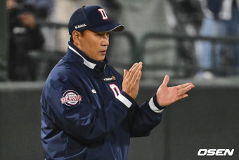 [사진] 이승엽 감독, 롯데전 4-3 연패 끊은 선수에게 박수를