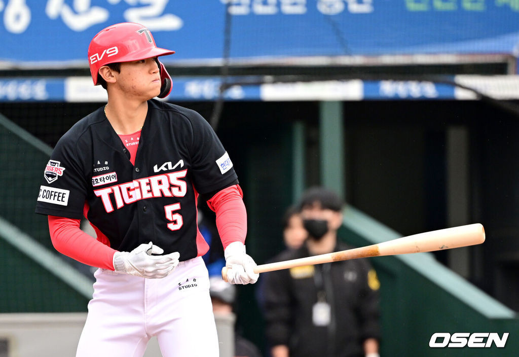 KIA 김도영, 최연소 MVP 도전 중! 역대급 사이클링 히트 달성으로 눈길