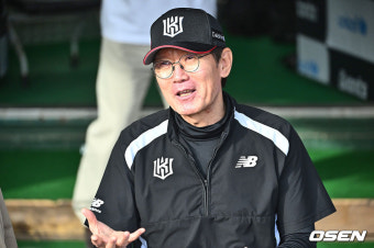 [사진] 미소짓는 이강철 감독