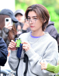 [사진]보이넥스트도어 이한, 키링 자랑