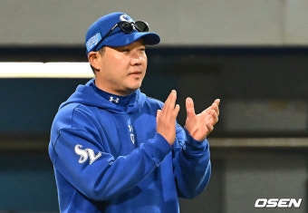 [사진] 승리 박수 치는 삼성 박진만 감독