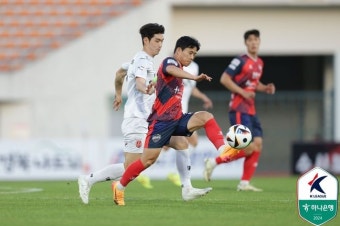 '병장의 힘!' 김천, 김태현 2G 연속골로 제주 1-0 격파...8경기 무패+2위 점프까지
