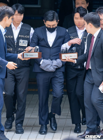 [사진]법원 나오는 이광득 대표