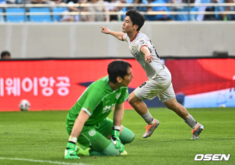 [사진] 강원 황문기, 추가시간 극적인 두번째 골 환호