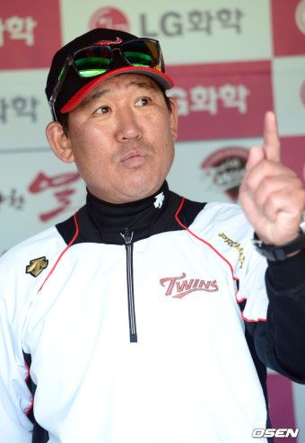 10년 전 LG처럼…감독 떠난 한화, 새 감독이 오기 전까지 '임시 선장 체제' 정경배 대행 어깨 무겁다