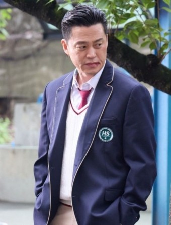 53세 이서진, 교복 비주얼 충격..윤찬영에 빙의 ('조폭고')