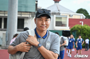 [사진]훈련장 들어서는 김도훈 임시 감독