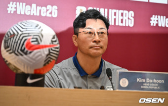 [사진]싱가포르전 공식 기자회견 참석한 김도훈 임시감독