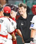 [사진]시즌 2승 앤더슨,문승원! 땡큐