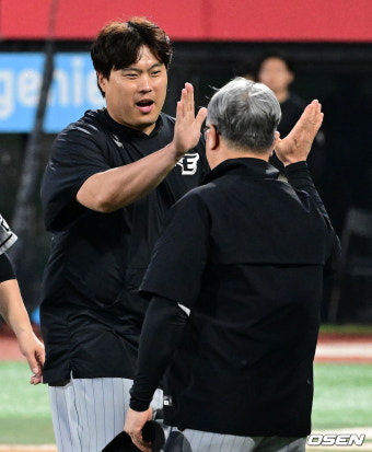 [사진]김경문 감독에 승리 안긴 류현진
