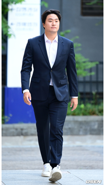 [사진]이영하,'학교폭력 혐의 항소심 선고 공판 출석'