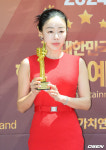 [사진]트로피 거머쥔 벨르제이 김혜정