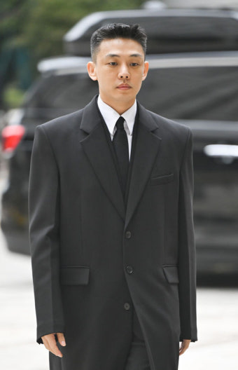 유아인, 10초 시술에 수면 마취..주치의 “목에 바늘 찔러, 극도의 공포감” [종합]