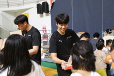 비시즌에도 안산과 함께 OK금융그룹, 아동센터 돌봄아동 초청해 배구교실 진행