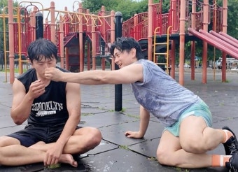 기안84X유태오, 뉴욕서 극적 상봉..맨해튼 한복판 버스킹→'오운완' 현장 (음악일주)
