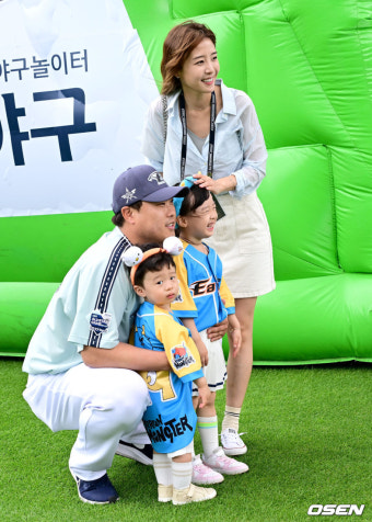 [사진]KBO리그 올스타 류현진, '가족들과 추억 남기며'
