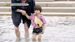 딘딘, 조카 니꼴로와 한강 나란히 입수.. 환상의 케미(슈퍼맨이 돌아왔다)[Oh!쎈 포인트]